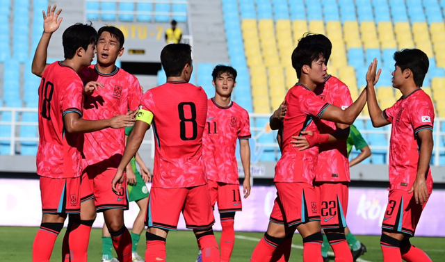 击败新加坡, 前两轮比赛