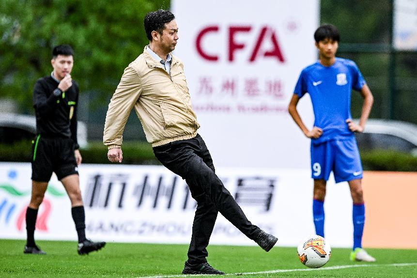 随着首日比, kaI